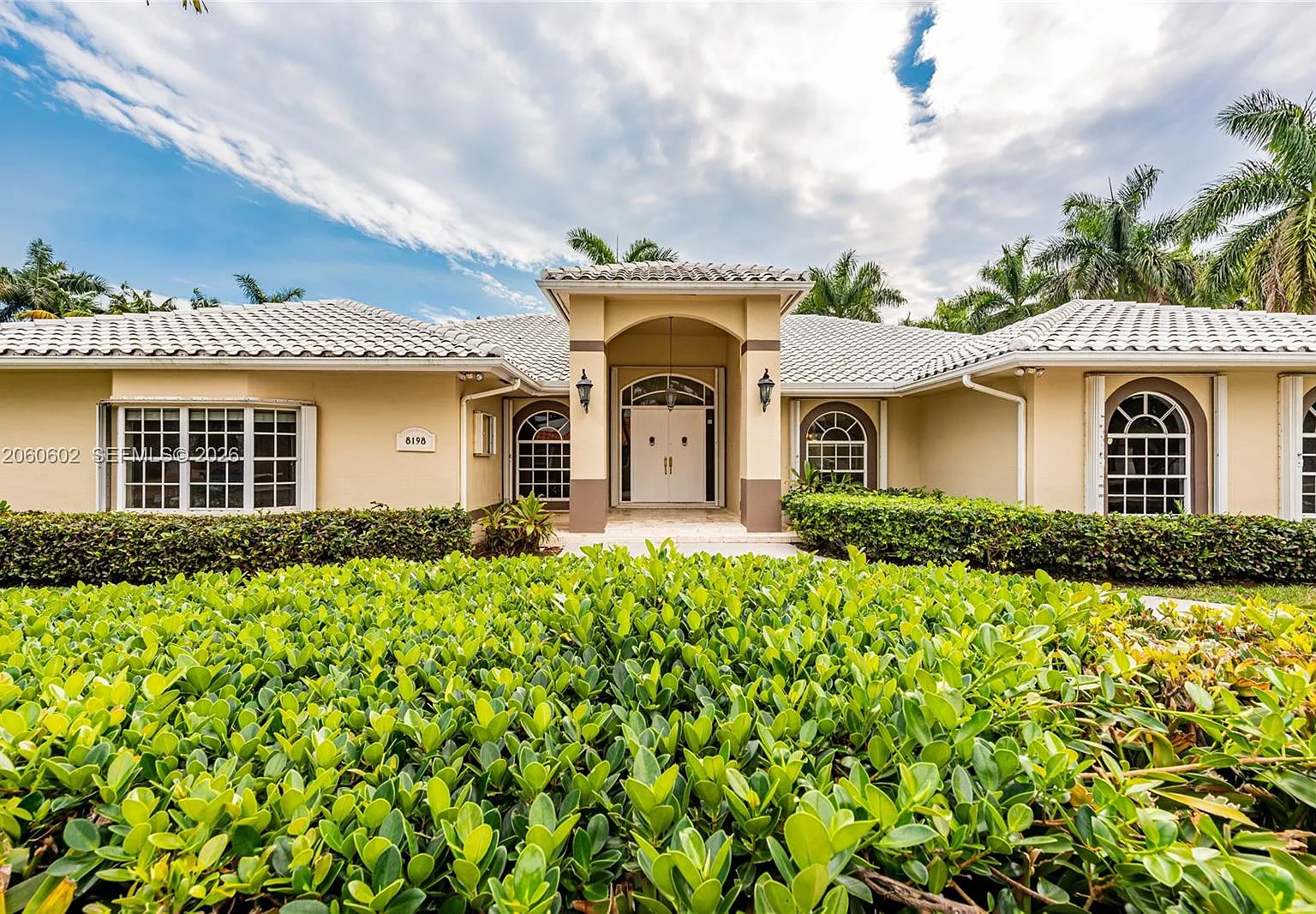 4 bed, 3315 sqft, $11,000 — Photo 1