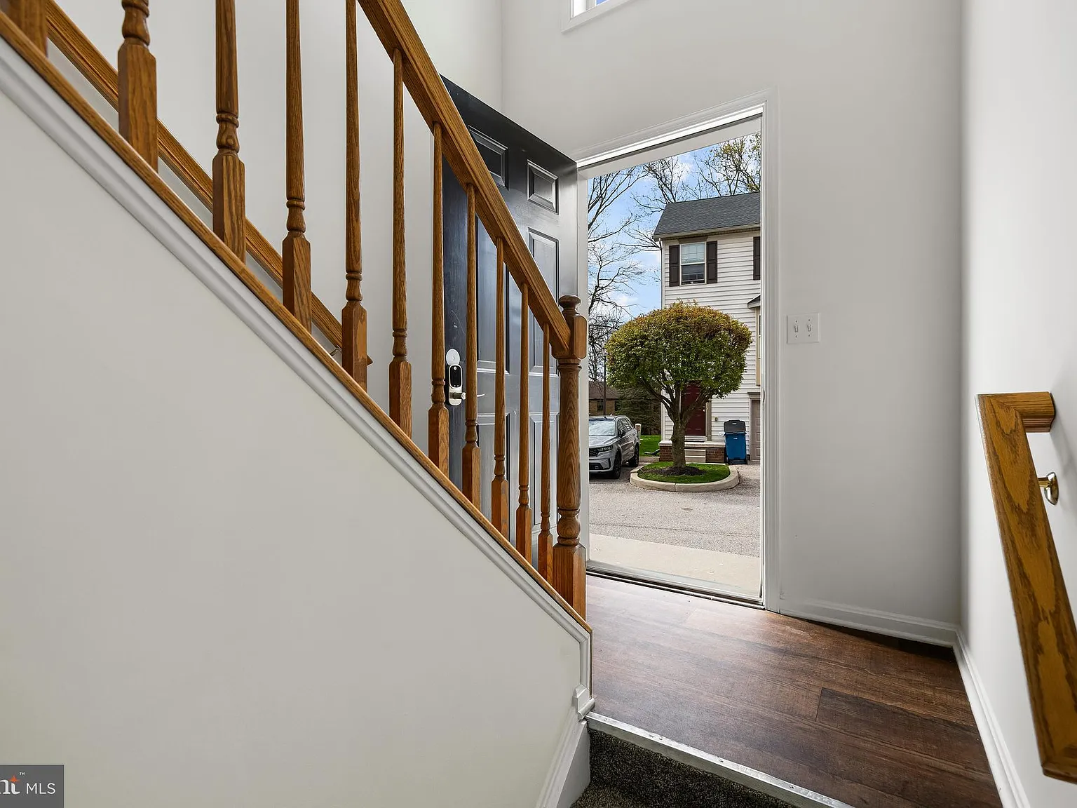 3 bed, 4.0 bath, 1600 sqft, $2,119 — Photo 3