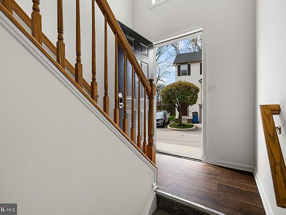 3rd image of 8 Shady Tree Ct