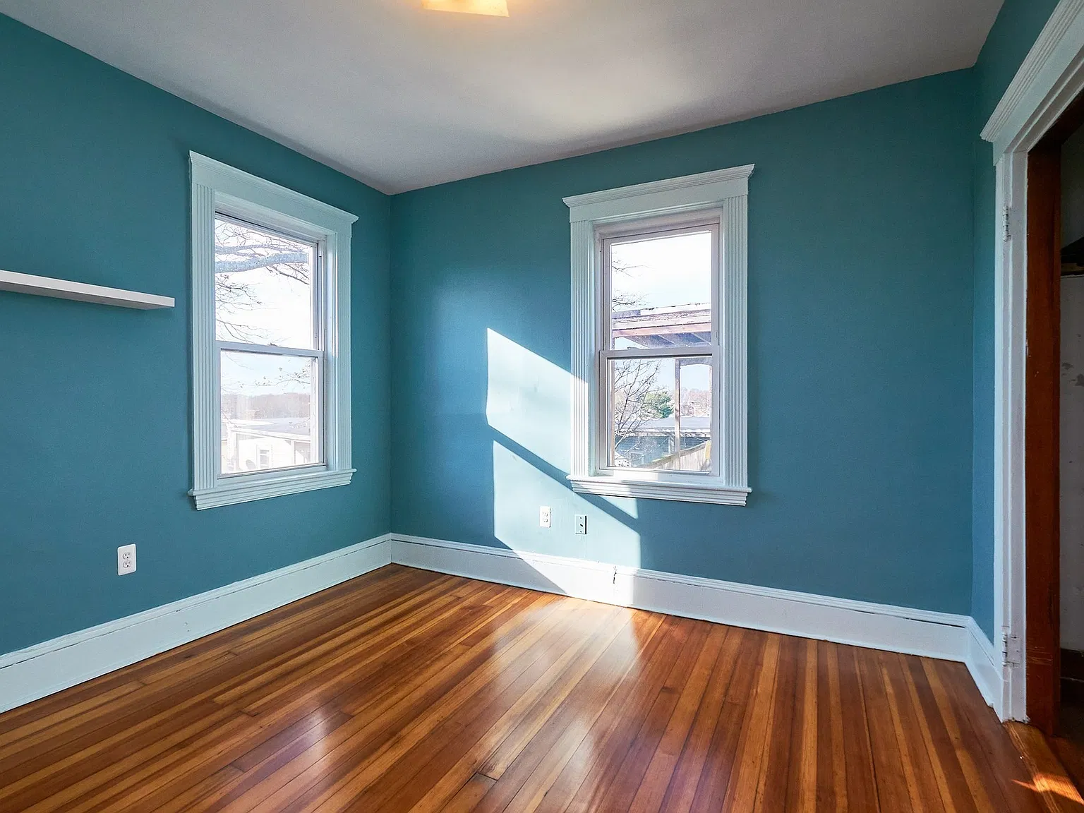 3 bed, 1.0 bath, 1250 sqft, $3,300 — Photo 2