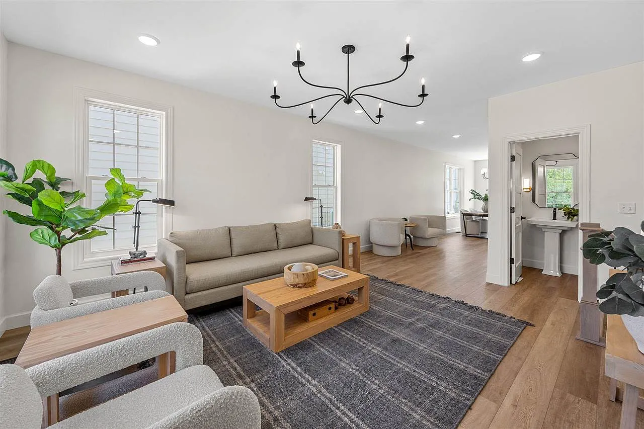3 bed, 3.5 bath, 1938 sqft, $3,150 — Photo 3