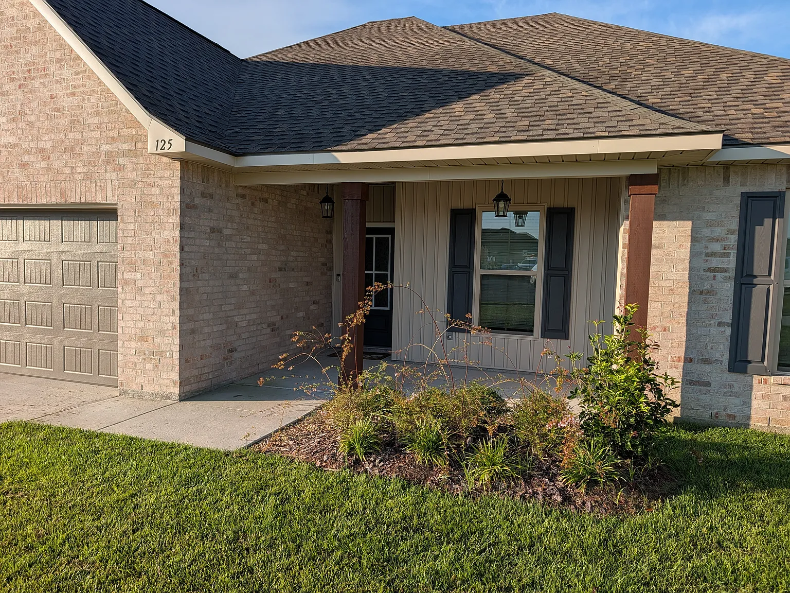 4 bed, 1858 sqft, $2,100 — Photo 2