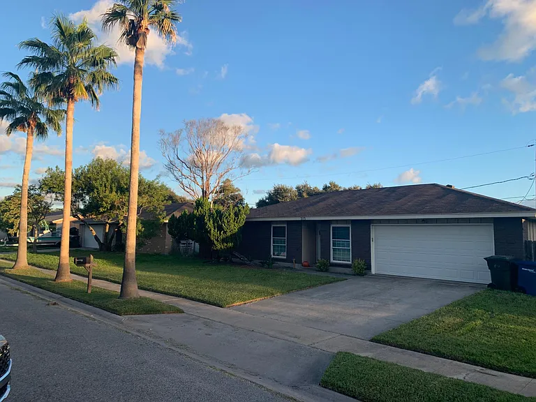 313 Norfolk Dr — Photo 1