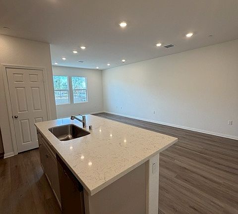 Open living room & kitchen counter