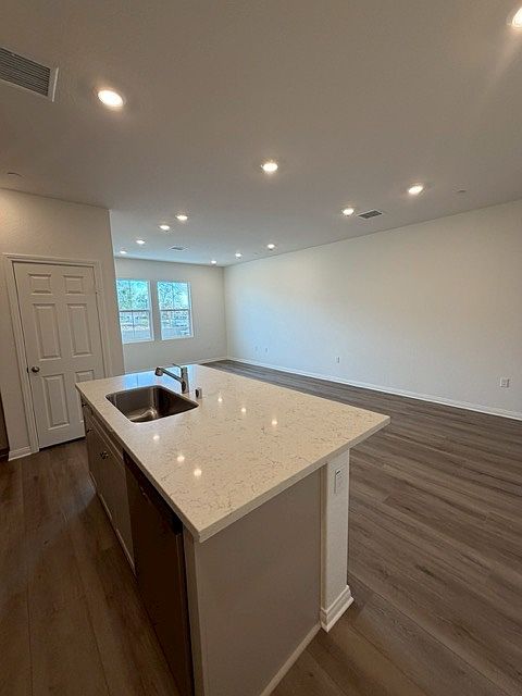 Open living room & kitchen counter
