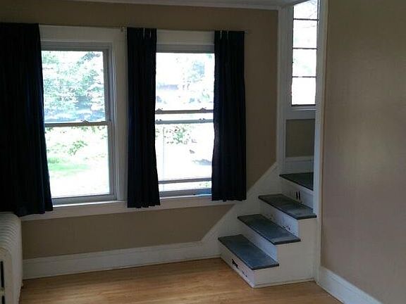 3rd image of 807 13th Ave S