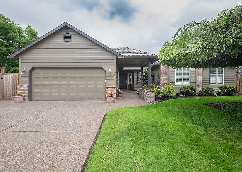 1st image of 695 NE Alexis Ct