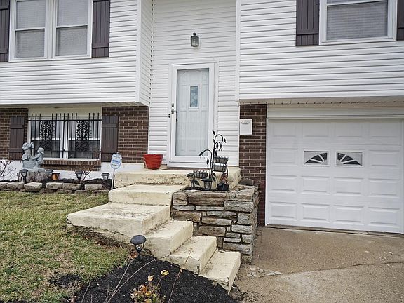 3rd image of 2996 Glenaire Dr
