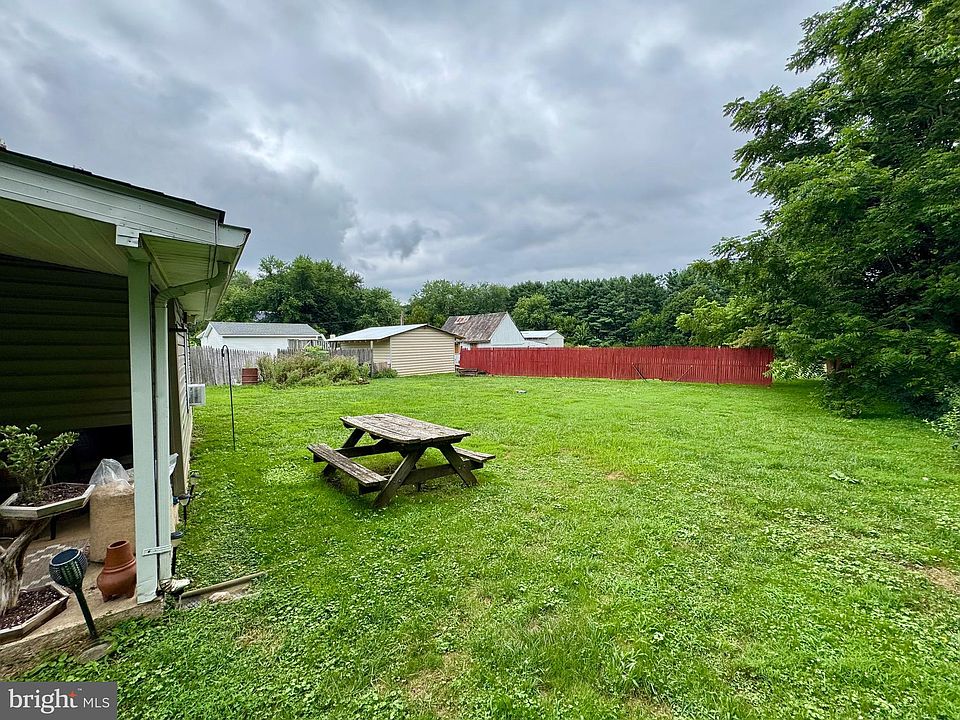 2nd image of 21521 York Rd