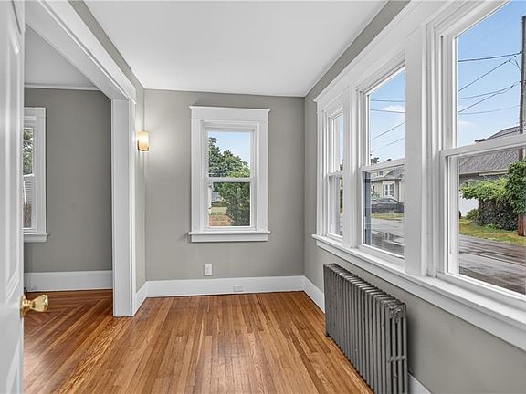 5th image of 91 Ash St
