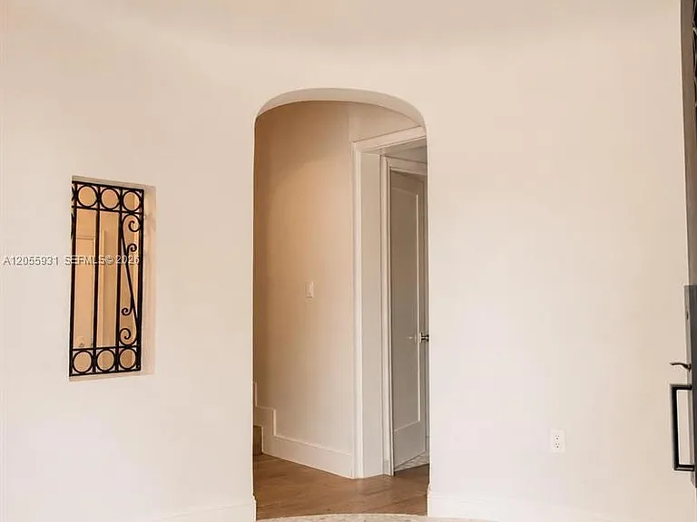 3190 Sheridan Ave — Photo 4