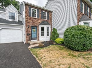 285 Harbor Hill Dr, Rochester, NY 14617
