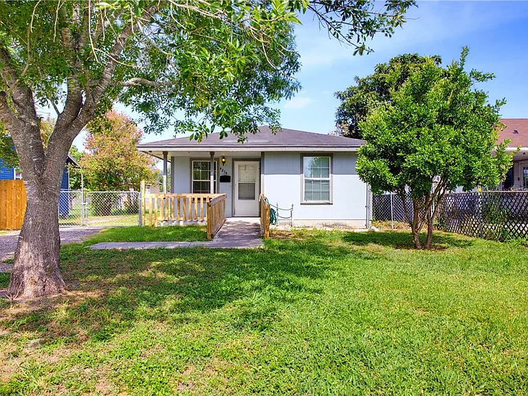 4214 Barrera Dr — Photo 2