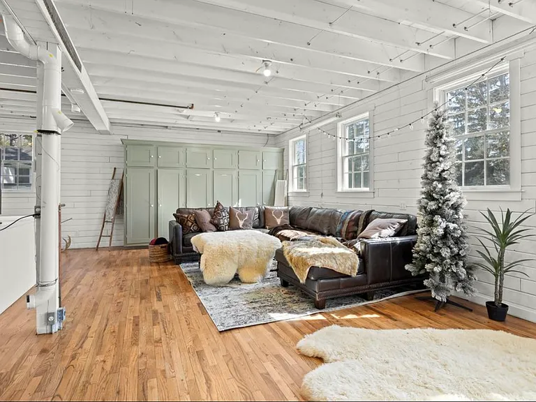 255 Sonstelie Ln — Photo 2