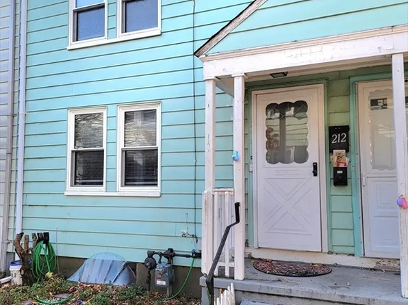 212 Quincy Shore Dr, Quincy, MA 02171