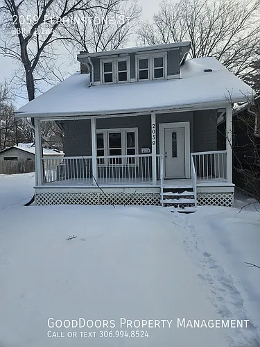 2059 Elphinstone St Photo 1