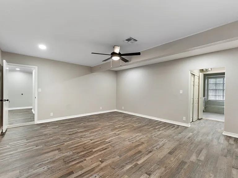 4937 Holmes Dr — Photo 11