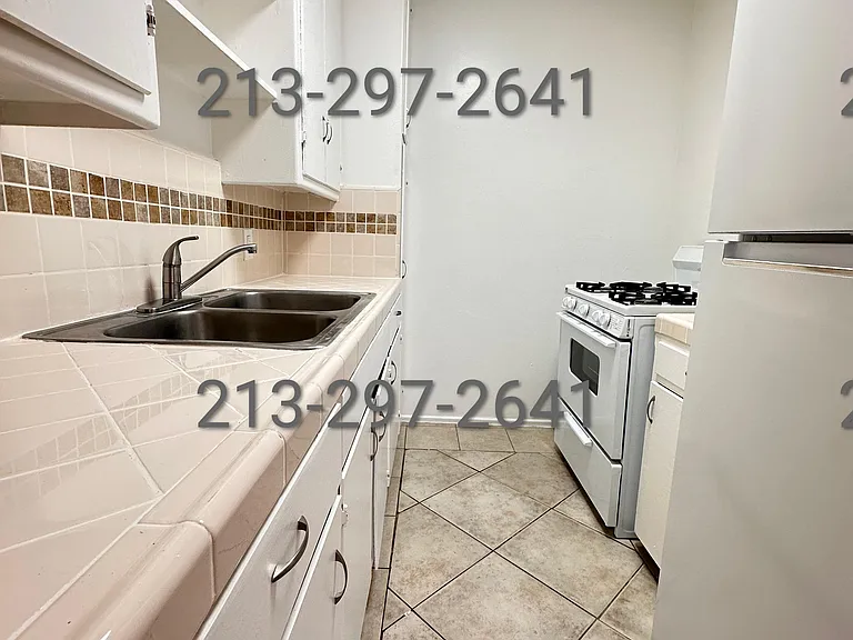 636 N Harvard Blvd #17 — Photo 5