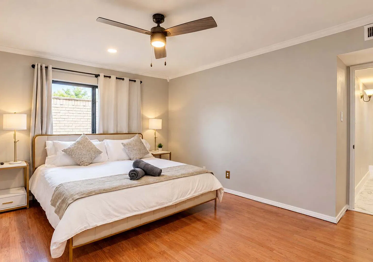 Remodeled 4BR Pool Home | Cinema & Game Room — Photo 4