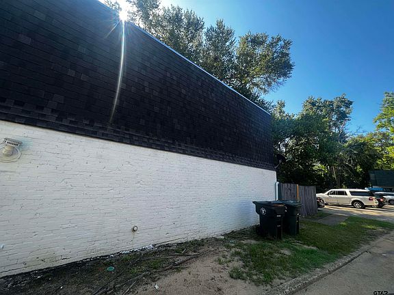 5th image of 513 E 5th St
