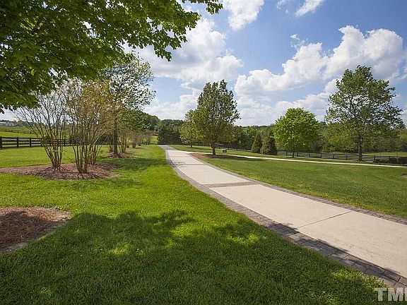4th image of 405 Deer Pond Way