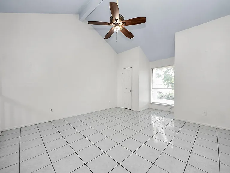 15614 Barbarossa Dr — Photo 17