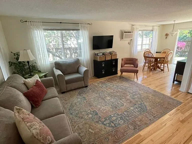 1215 Alfaretta Dr — Photo 2