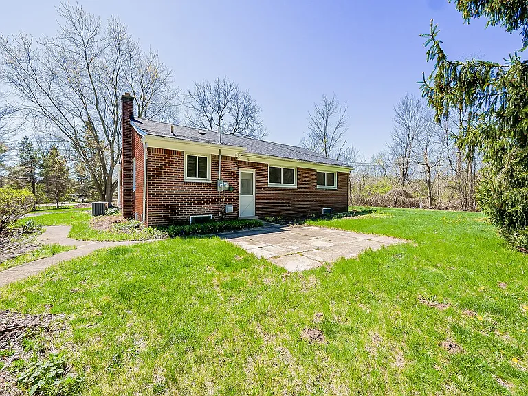 8701 Brookville Rd — Photo 44