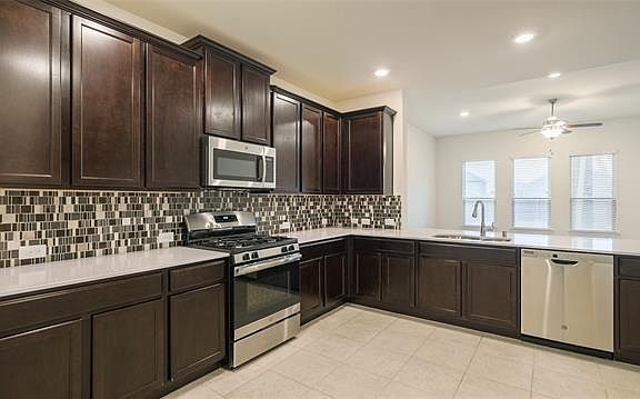 4th image of 1344 Lake Grove Dr