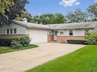 133 S Lancaster St, Mount Prospect, IL 60056