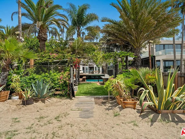 936 Palisades Beach Rd — Photo 50