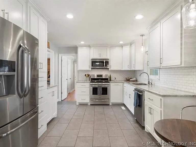 2426 S Louisville Ave — Photo 13