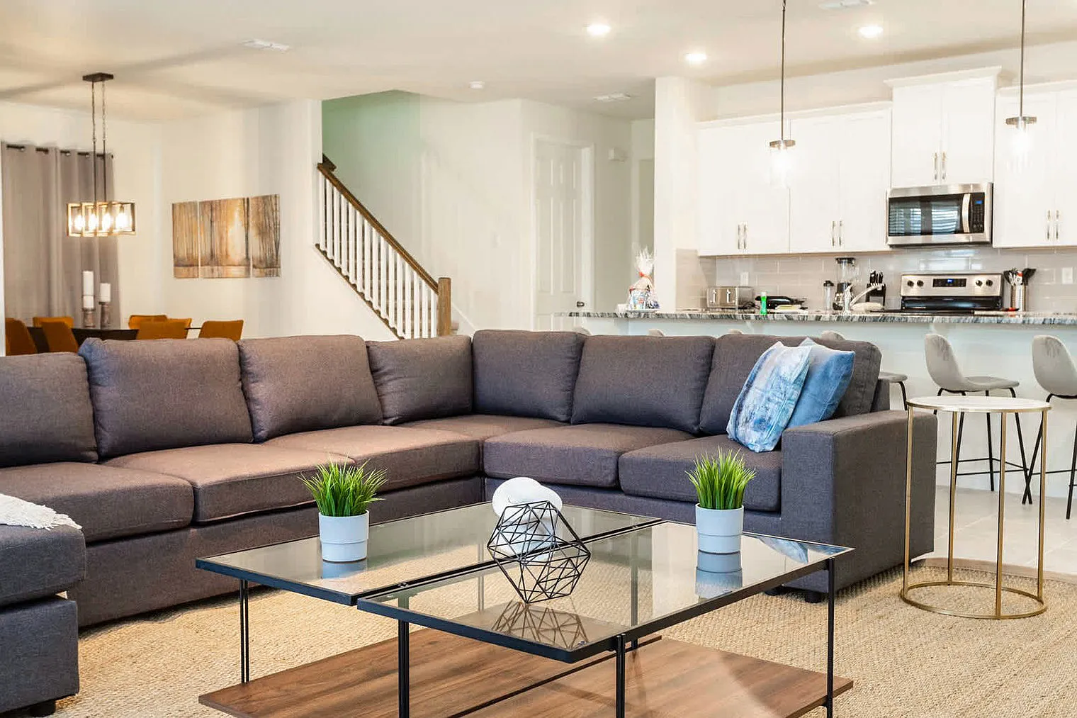 9 bed, 6.0 bath, 4370 sqft, $6,027 — Photo 1