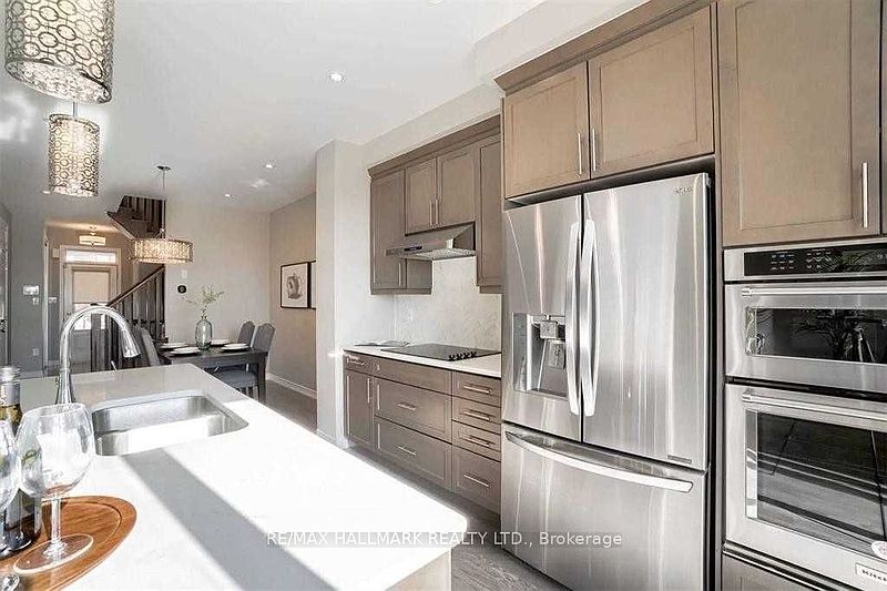 Oakville Townhouse for rent - 4 Bedrooms — photo 6