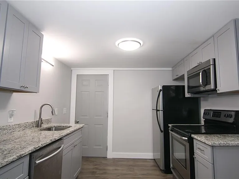2187 Plantation Ln #B — Photo 3