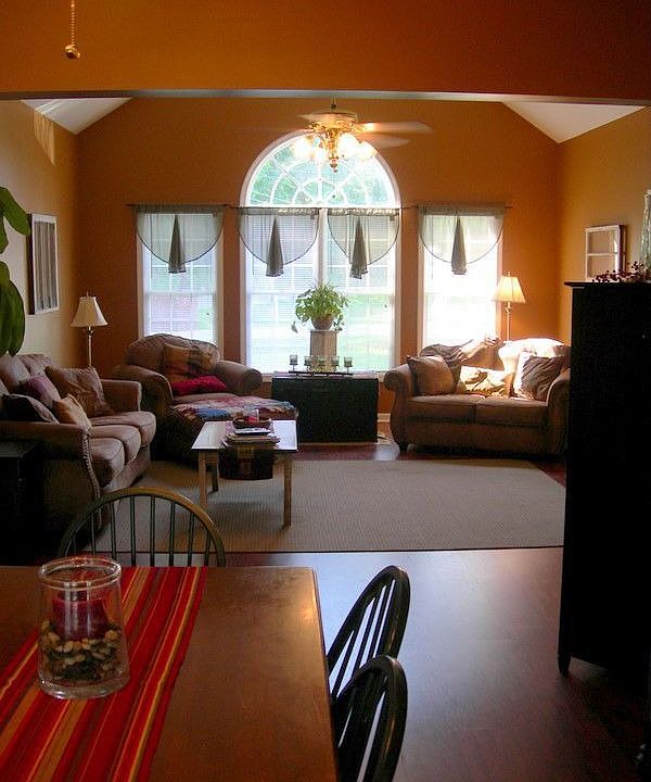 2nd image of 16 Red Oak Dr