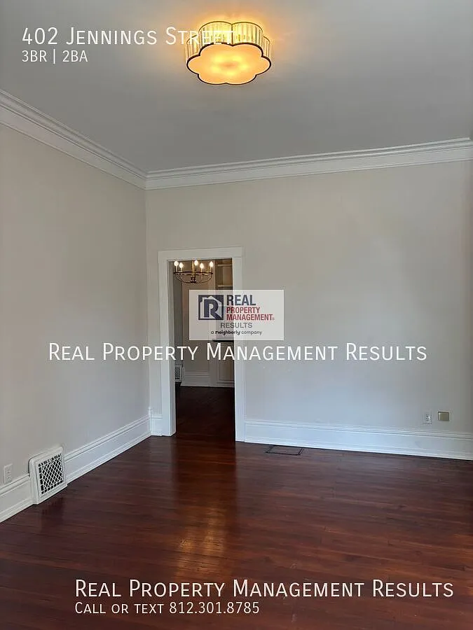 Cottage Charm in Downtown Newburgh - One Block from the River! — Photo 3