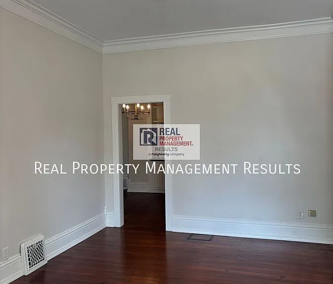 402 W Jennings St — Photo 3