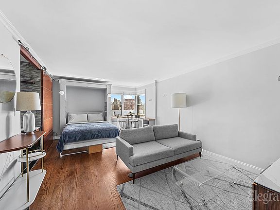 3rd image of 14 Horatio St APT 14A