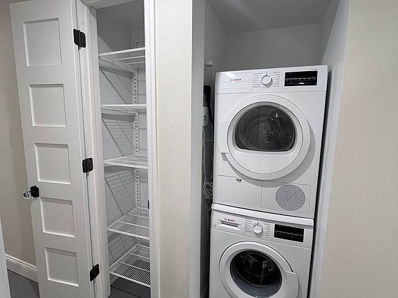 4th image of 174 Sterling St Floor 2