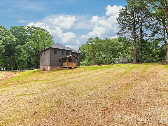 4th image of 111 Keowee Cir