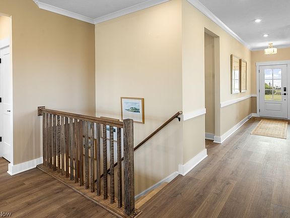 2nd image of 821 Colesbourne Cir