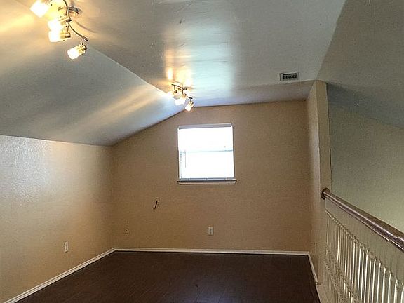 4th image of 8101 Twin Oaks Trl