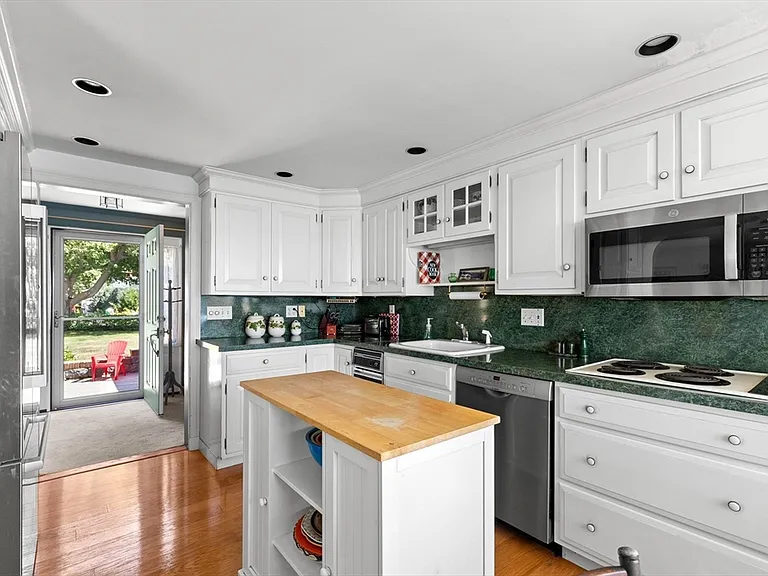 37 Marmion Way — Photo 10