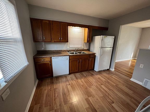 5th image of 10700 E 27th St S
