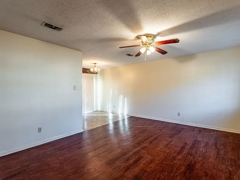 6104 Meadowbrook Ln — Photo 7