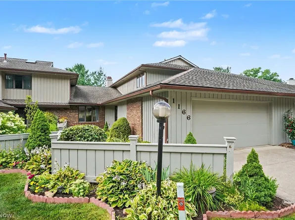 1166 Inverness Ln #100, Stow, OH 44224