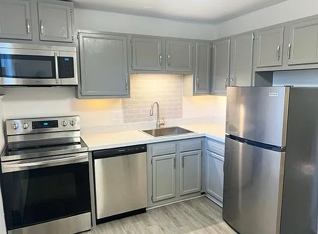 2 bed, 800 sqft, $1,635 — Photo 2