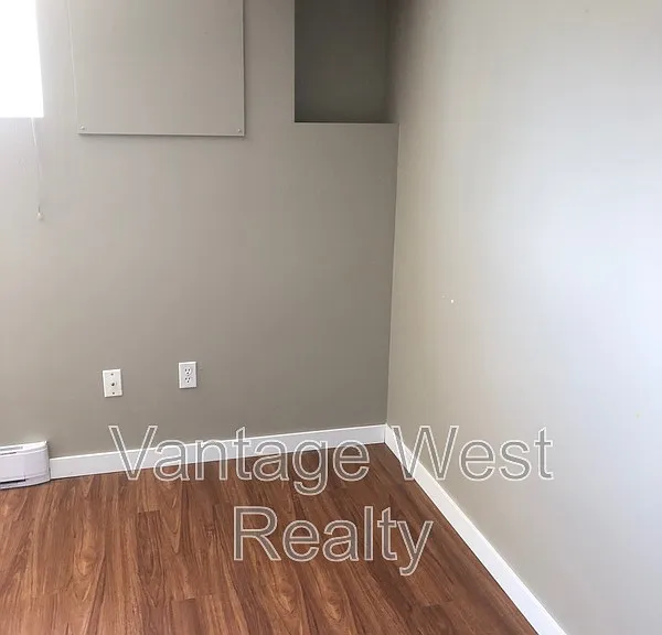 2433B Sexsmith Rd — Photo 10