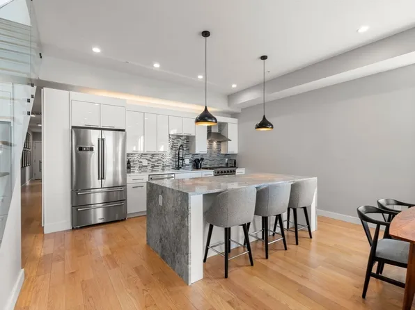 243 Condor St #6, Boston, MA 02128